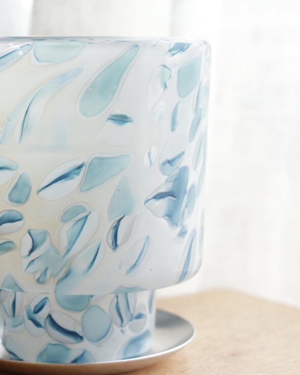 ガラスポット＋ミニ胡蝶蘭のセットで贈る、幸せを呼ぶギフト