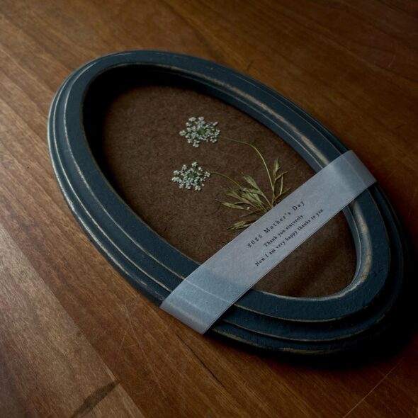 春の押し花フレームで贈る、特別な母の日ギフト