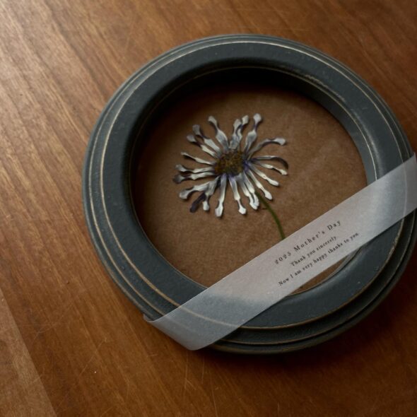 春の押し花フレームで贈る、特別な母の日ギフト