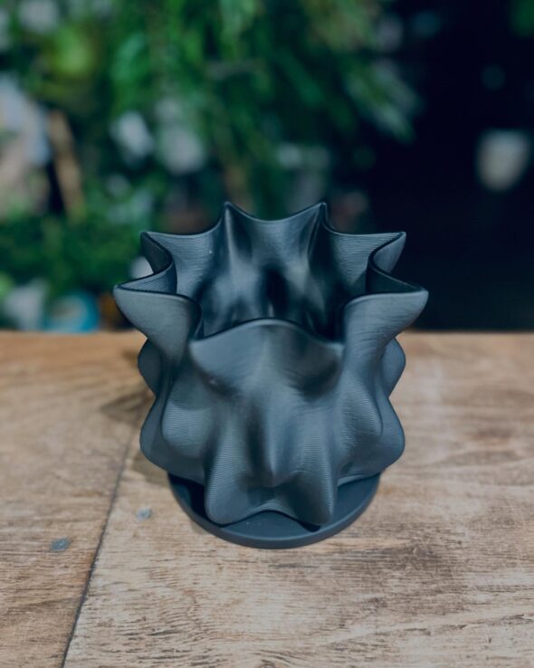 落ち着きマーブル＆未来感デザイン。おすすめ鉢のご案内