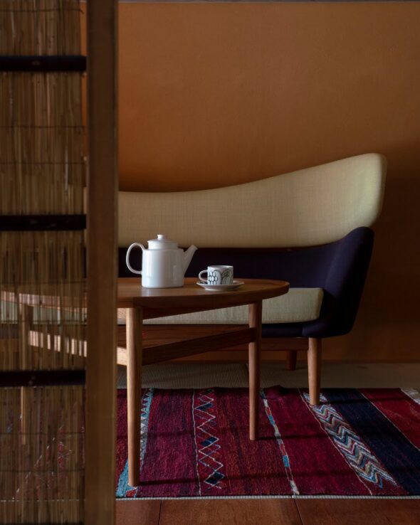 座るだけでなく“空間を整える”フィン・ユールのソファ