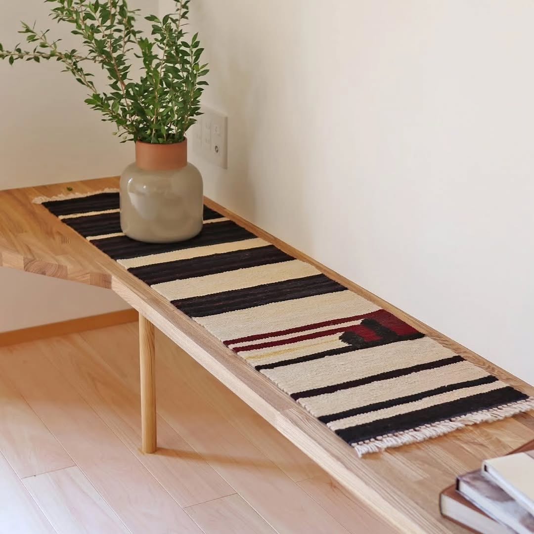 藍と白が織りなす、ロゴバキリムのある暮らし