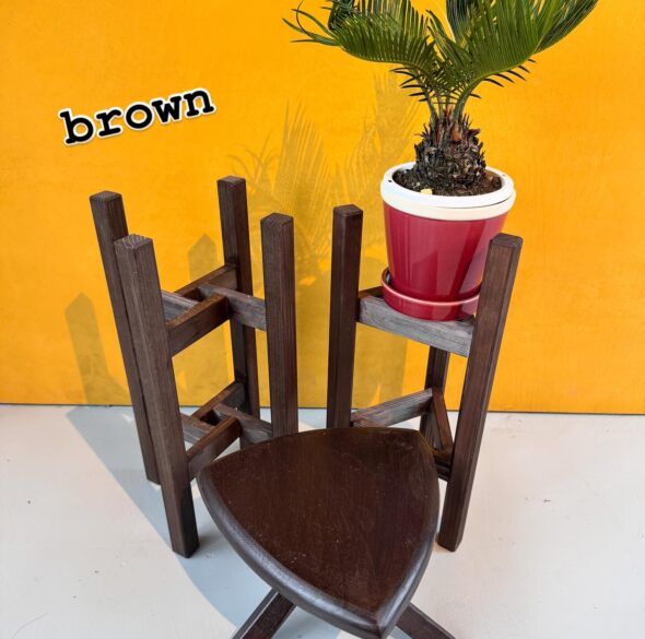 植物を立体的に楽しむ——鉢スタンド入荷のお知らせ