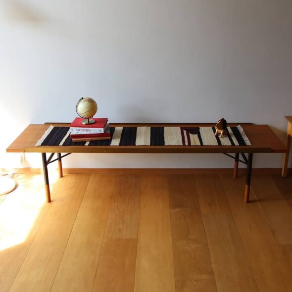 藍と白が織りなす、ロゴバキリムのある暮らし