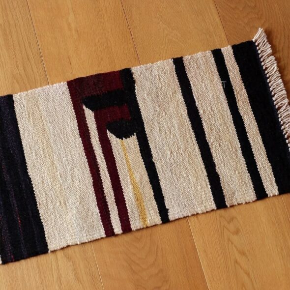 藍と白が織りなす、ロゴバキリムのある暮らし